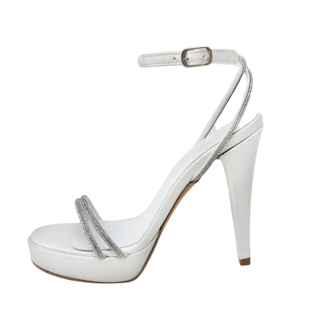 sandali_da_sposa_con_cint_0.webp Sandali da sposa con cinturini di strass made in italy